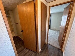 Building Photo - 220 Diamond Dr