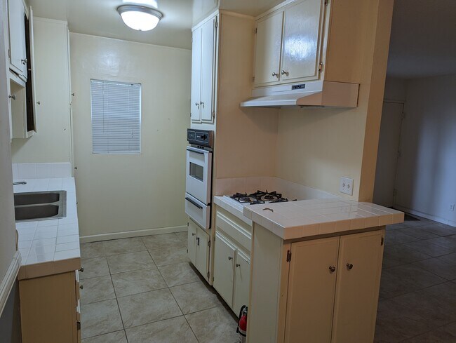 Foto del edificio - 3756 Clarington Ave