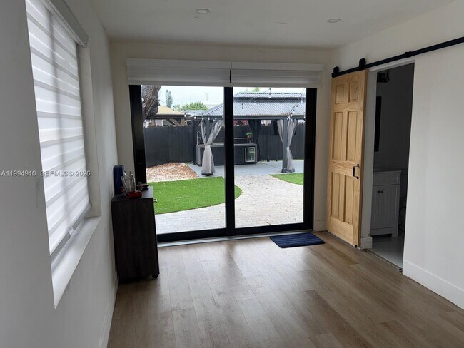 Foto del edificio - 6619 SW 2nd Ct