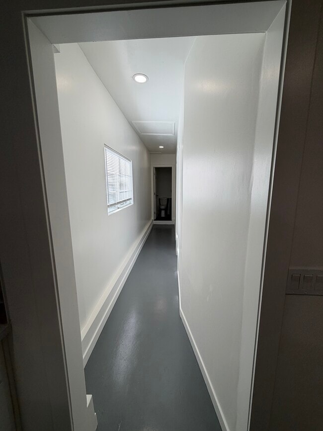 Foto del edificio - 8119 McNulty Ave