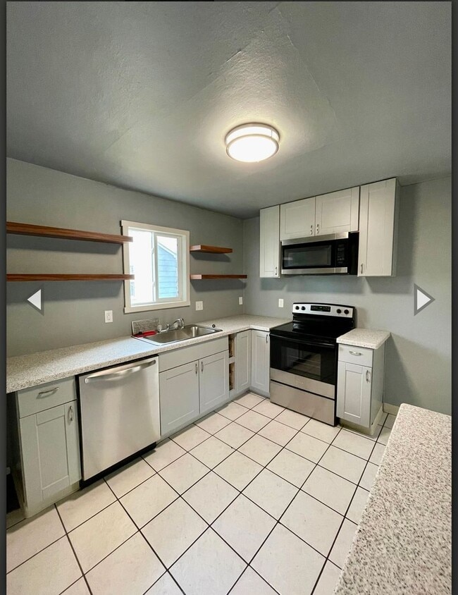 Building Photo - Available Now! Pet-Friendly Updated 2 Bedr...