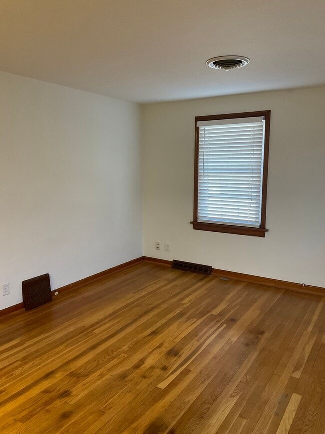 Building Photo - 207 W Hwy 50