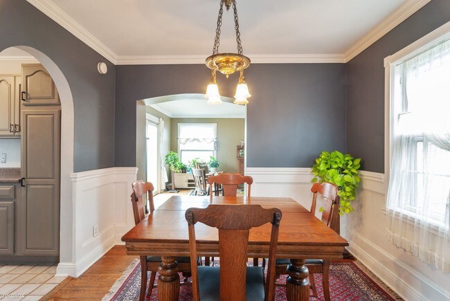 Foto del edificio - 2 br, 1 bath House - 2330 Downing Ave
