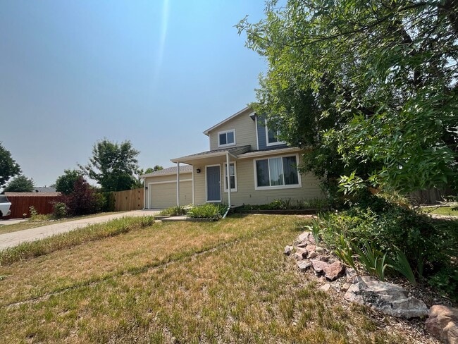 Building Photo - Beautiful Home on Large Lot