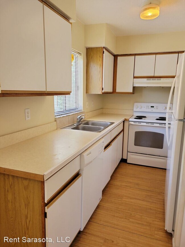 Foto del edificio - 3 br, 2 bath House - 6973 Madonna Place