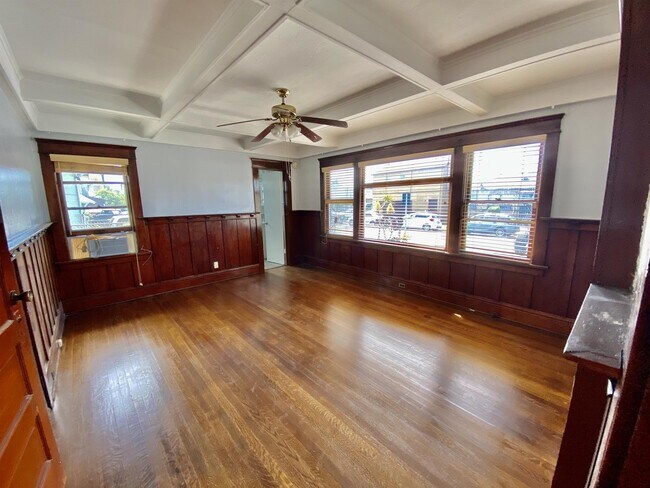 Building Photo - 1762 W 48th St