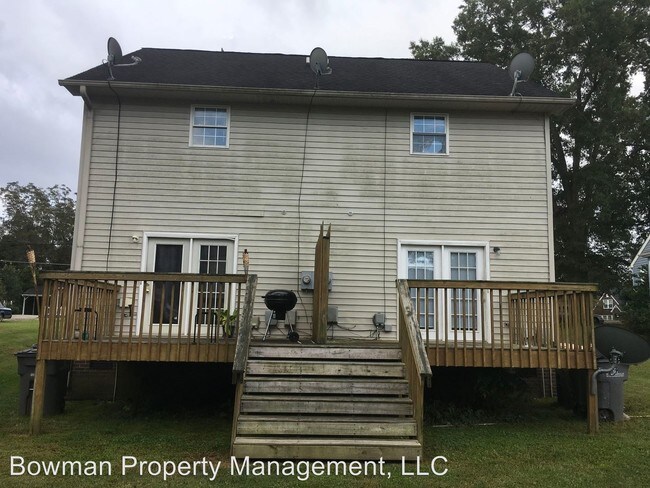 Building Photo - 606-608 Bethpage Rd