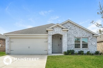 Building Photo - 824 English Dr