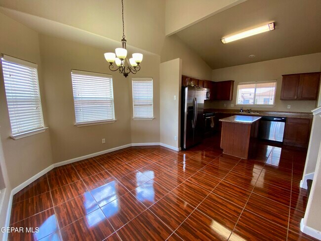 Building Photo - 6773 Parque Del Sol Dr