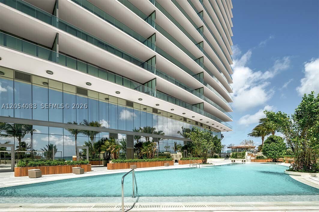 Foto del edificio - 18975 Collins Ave