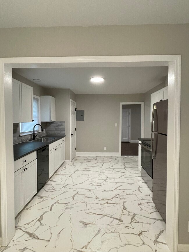 Building Photo - 909 Sandalwood Dr