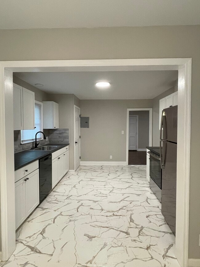 Foto del edificio - 909 Sandalwood Dr