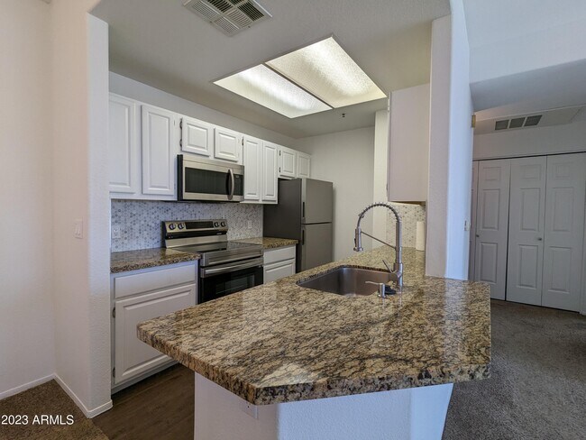 Building Photo - 11375 E Sahuaro Dr