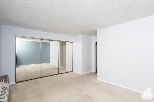 Building Photo - 1 bedroom in Chicago IL 60610