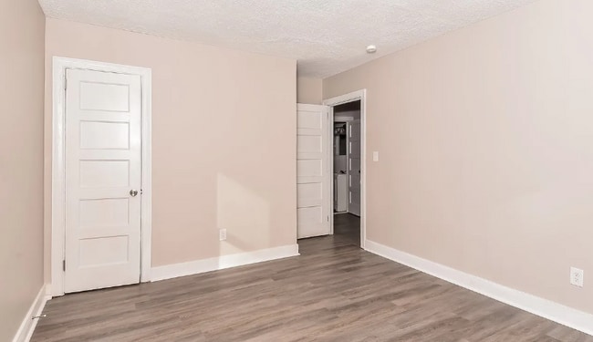 Building Photo - 2116 Roosevelt Dr