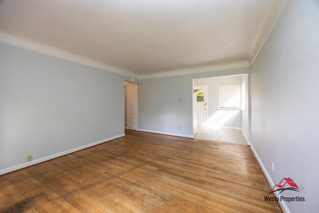 Building Photo - 1811 SE Salmon St