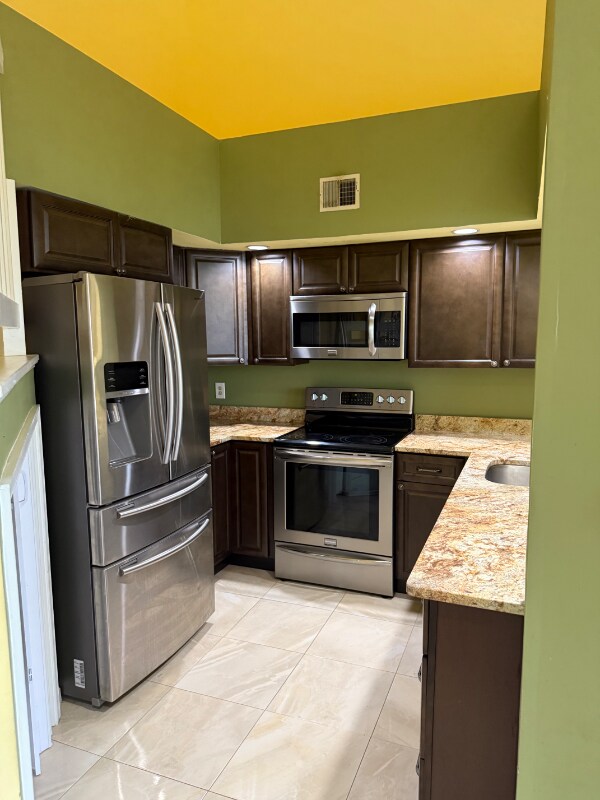 Building Photo - 6914 Ellingham Cir