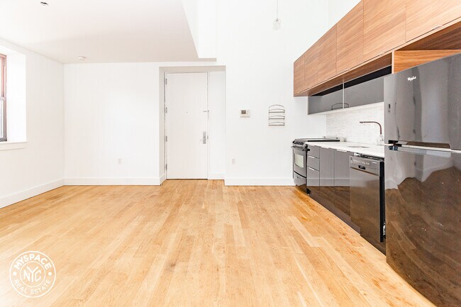 Building Photo - 84 Maujer St