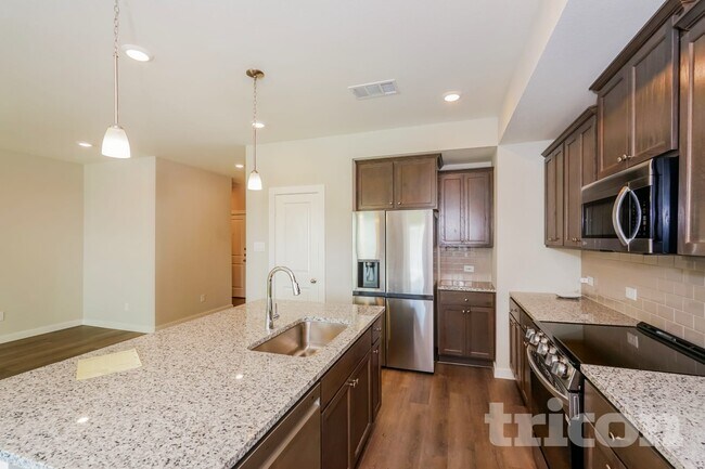 Foto del edificio - 8101 Howell Oak Dr