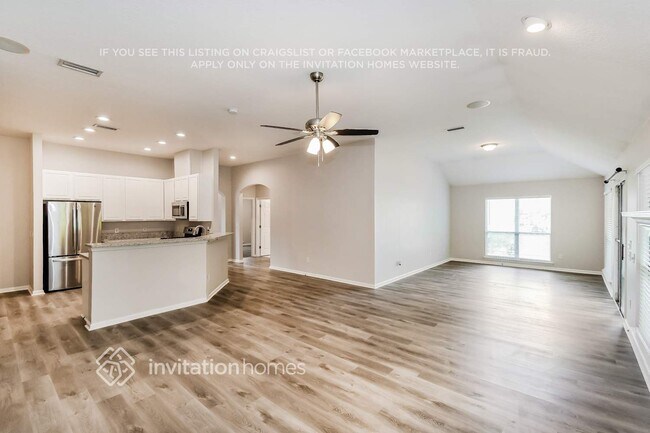 Foto del edificio - 420 Heather Park Ln