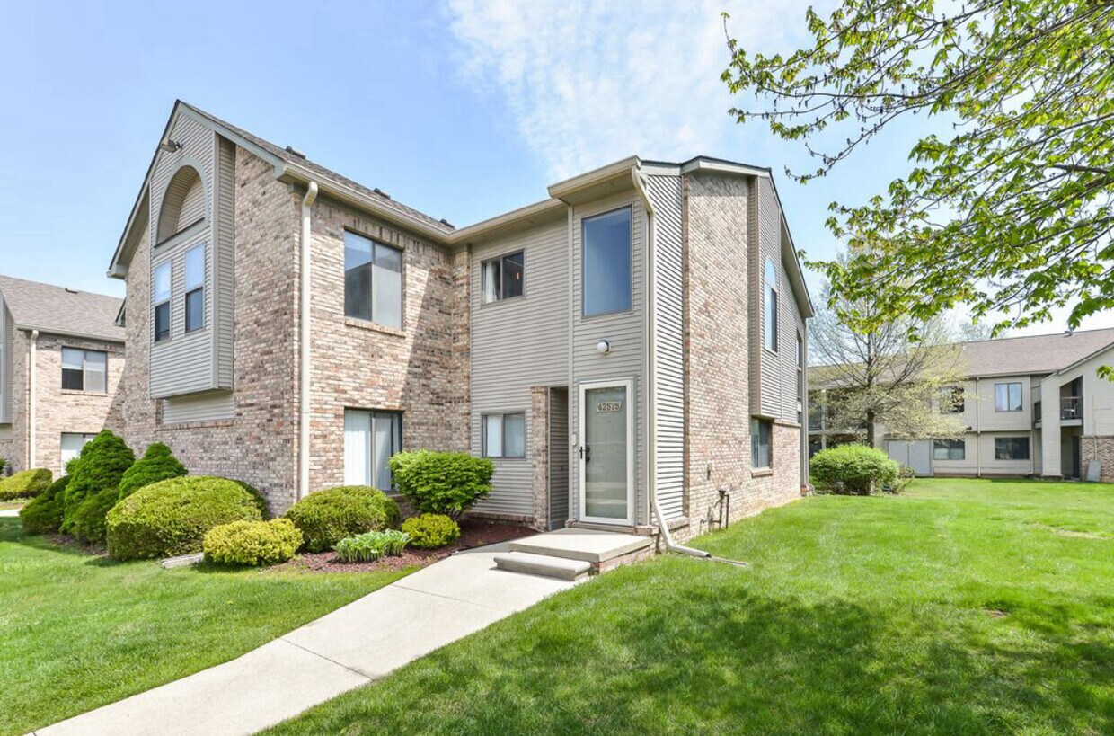 42575 Lilley Pointe Dr, Canton, MI 48187 Condo for Rent in Canton, MI