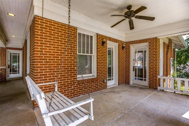 Building Photo - 207 S Waverly Dr