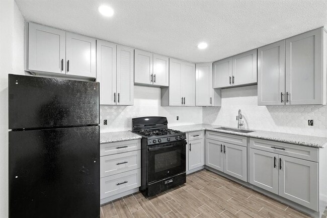 Building Photo - 716 Hargest St