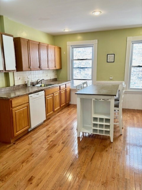 Foto del edificio - 46 Aspinwall Ave