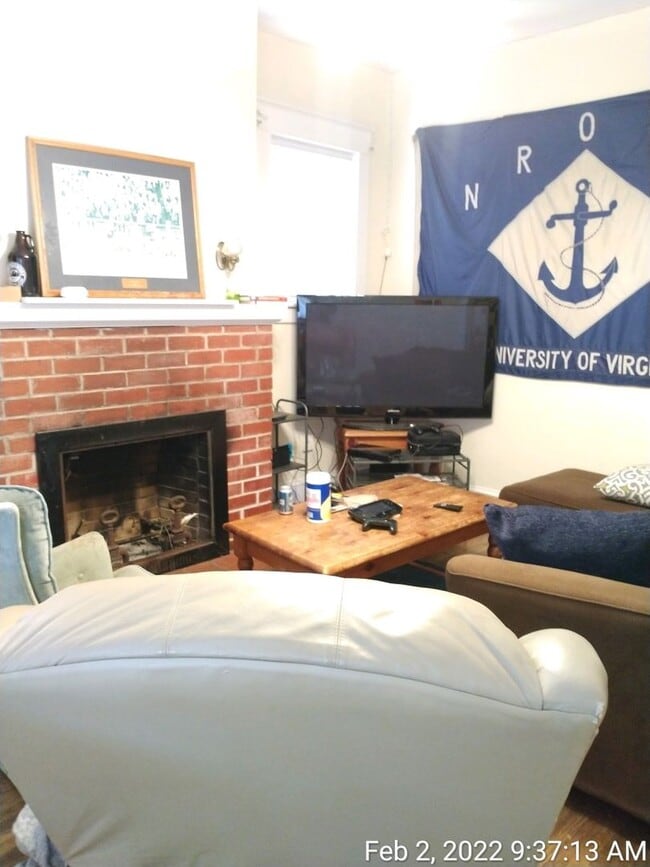 Building Photo - GORDON AVE HEART OF UVA 6 BR, 2 Bath Leasi...