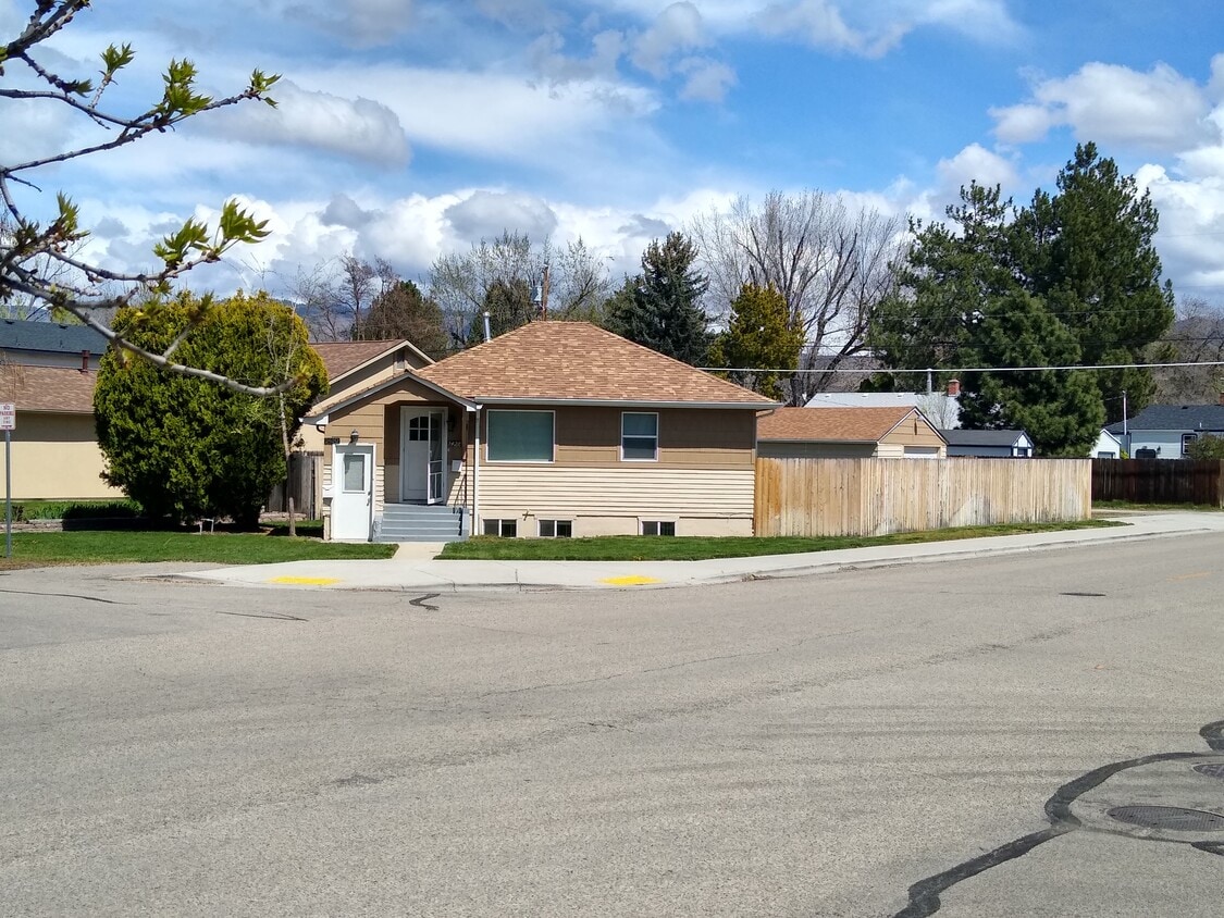 Building Photo - 1428 S Longmont Ave