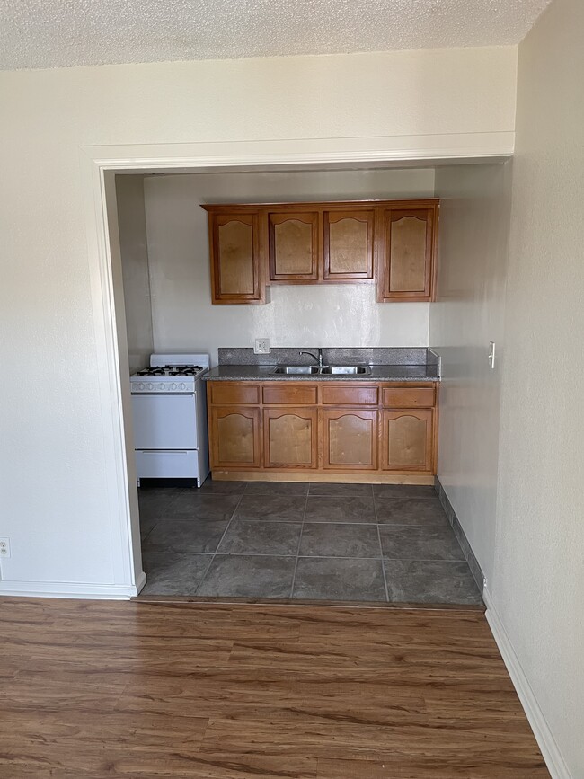 Building Photo - 11642 Gurley Ave