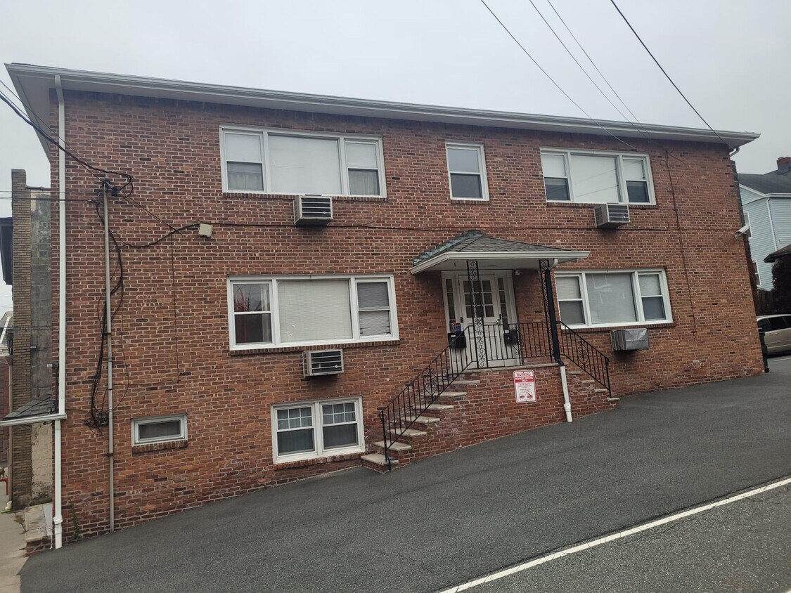 414 Hackensack St, Carlstadt, NJ 07072 House Rental in Carlstadt, NJ