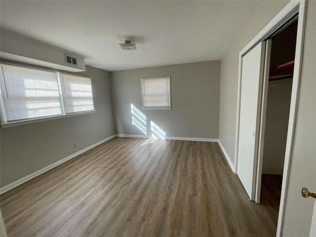 Building Photo - 2612 Dawn Dr