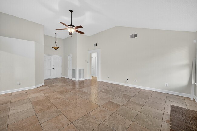 Foto del edificio - 22151 Birch Valley Dr