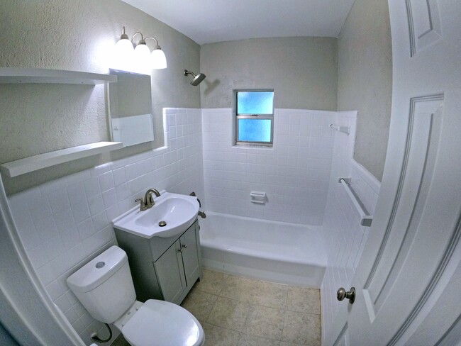 Building Photo - 15 Palm Dr