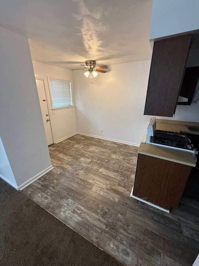 Building Photo - 123 2nd Ave