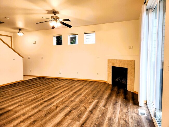Foto del edificio - 3 bedroom 2.5 bathroom South Hill Charmer!