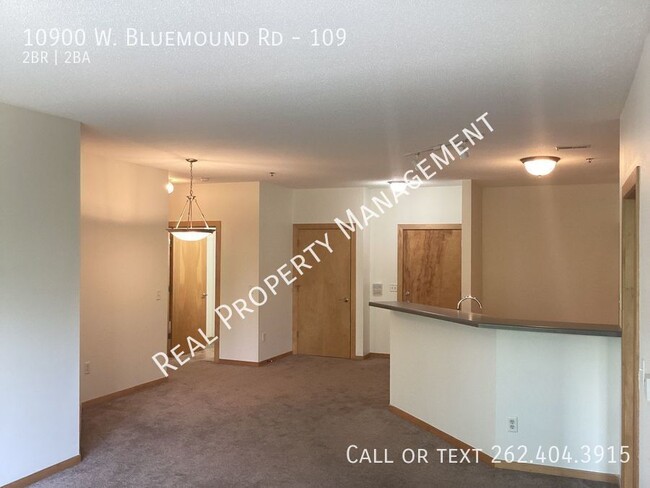 Foto del edificio - 10900 W Bluemound Rd