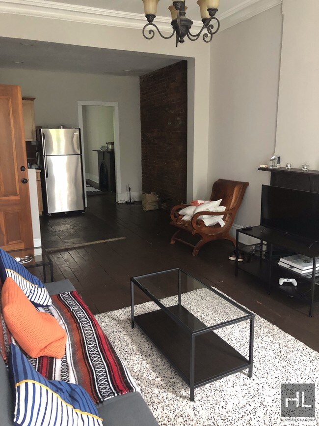 Foto del edificio - 150 DECATUR STREET** August 1st Availability