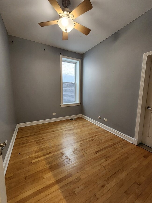 Building Photo - 929 W 18th Pl