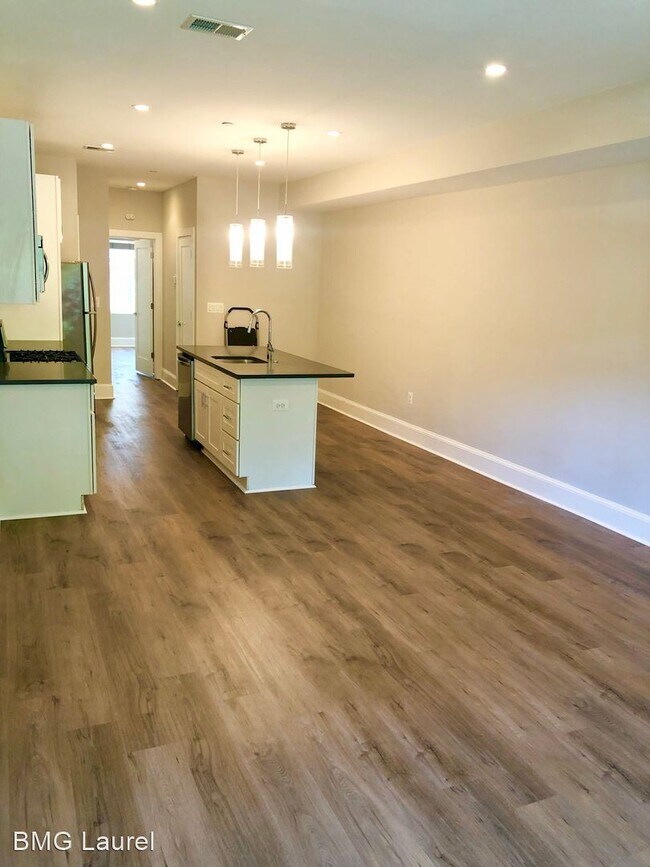 Foto del edificio - 1 br, 1 bath House - 2221 M St NE Unit 202