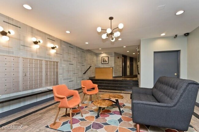 Building Photo - 6401-15 N Sheridan Rd