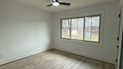 Building Photo - 1906 Shadow Bend Dr