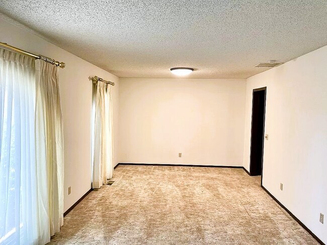 Foto del edificio - 116 E Lakehurst Dr