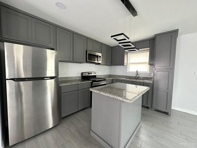 Building Photo - 12 Las Vistas Ln