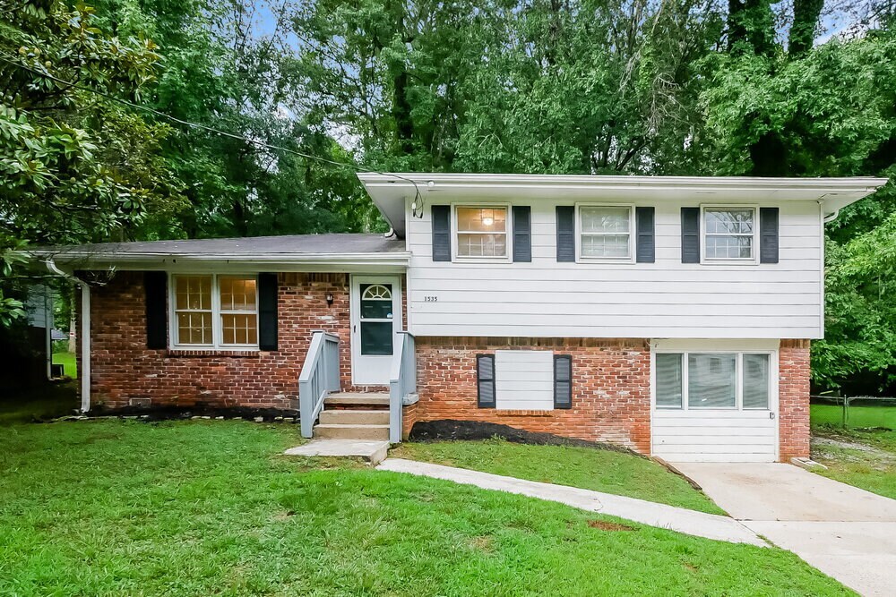 Primary Photo - 1535 Greenwillow Dr