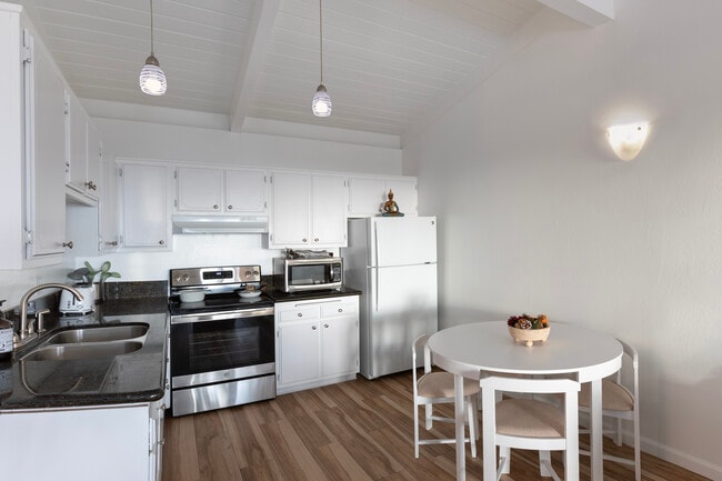 Building Photo - Channel View Apartments