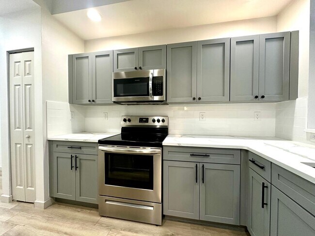 Foto del edificio - 3180 N Haverhill Rd