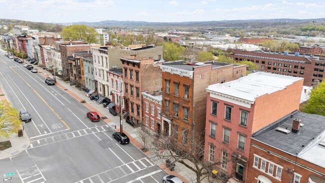 Building Photo - 47 Ten Broeck St