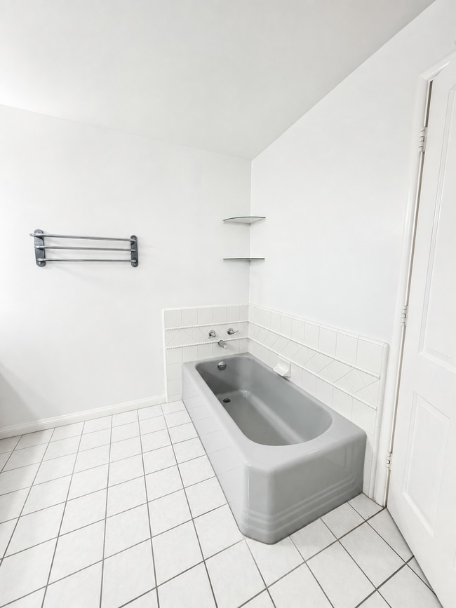 Building Photo - 3601 Dellvale Pl